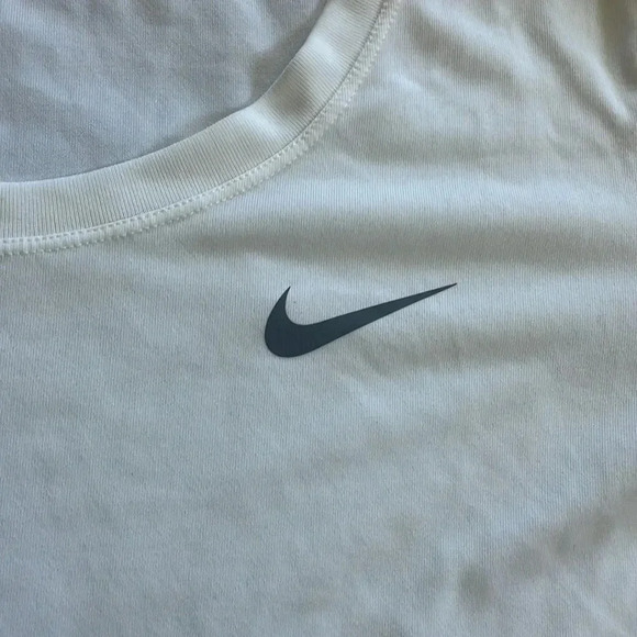 White Dri‎ Fit Nike Tee M - Picture 3 of 4